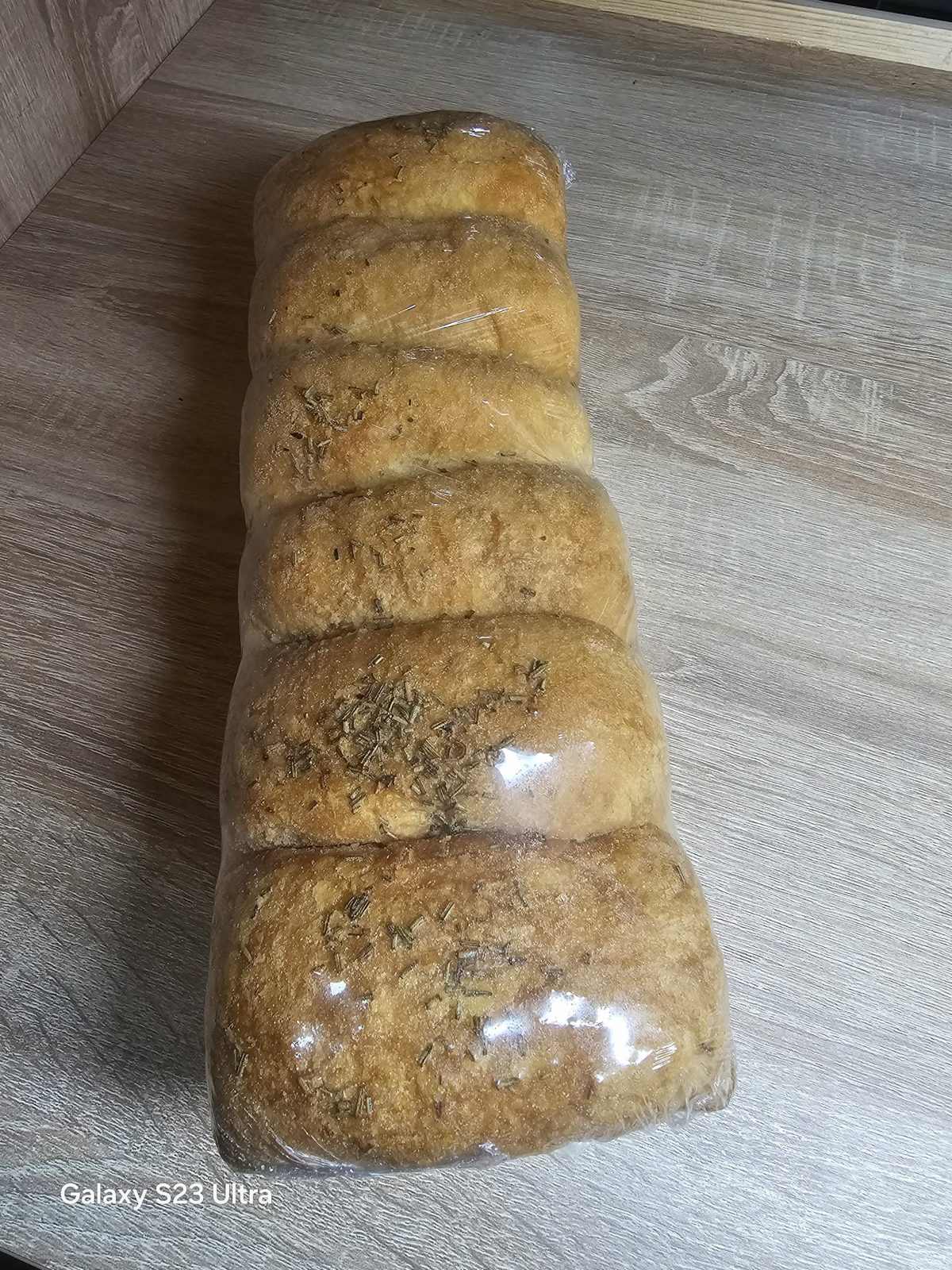 Бял Хляб с розмарин и масло